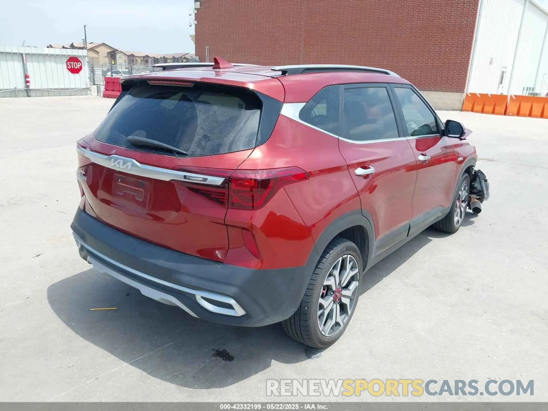 4 Photograph of a damaged car KNDETCA2XN7277896 KIA SELTOS 2022
