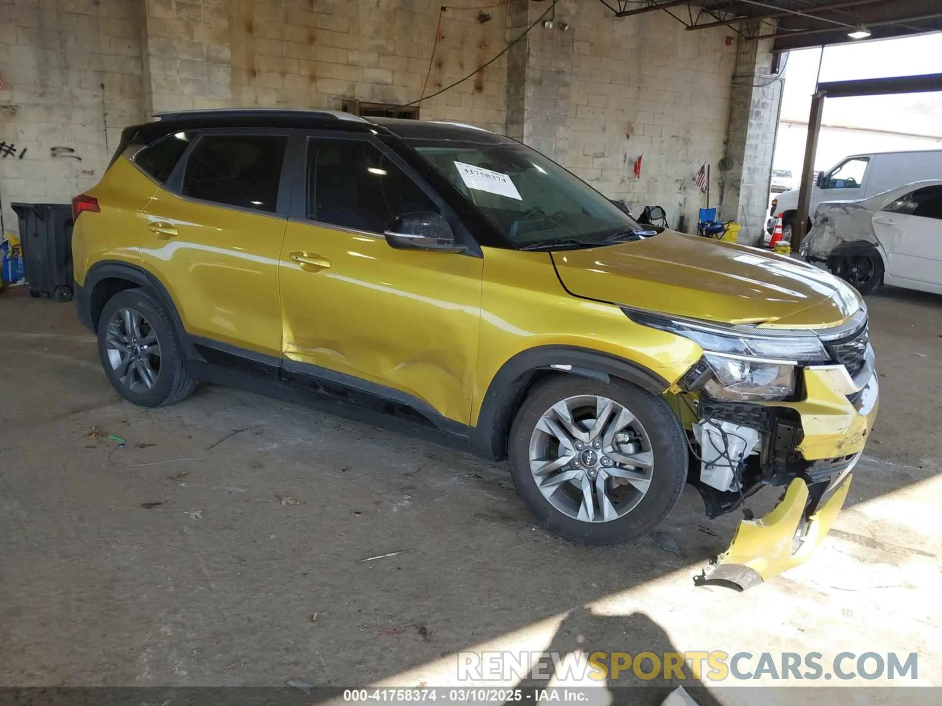 1 Photograph of a damaged car KNDEU2AA2N7235334 KIA SELTOS 2022