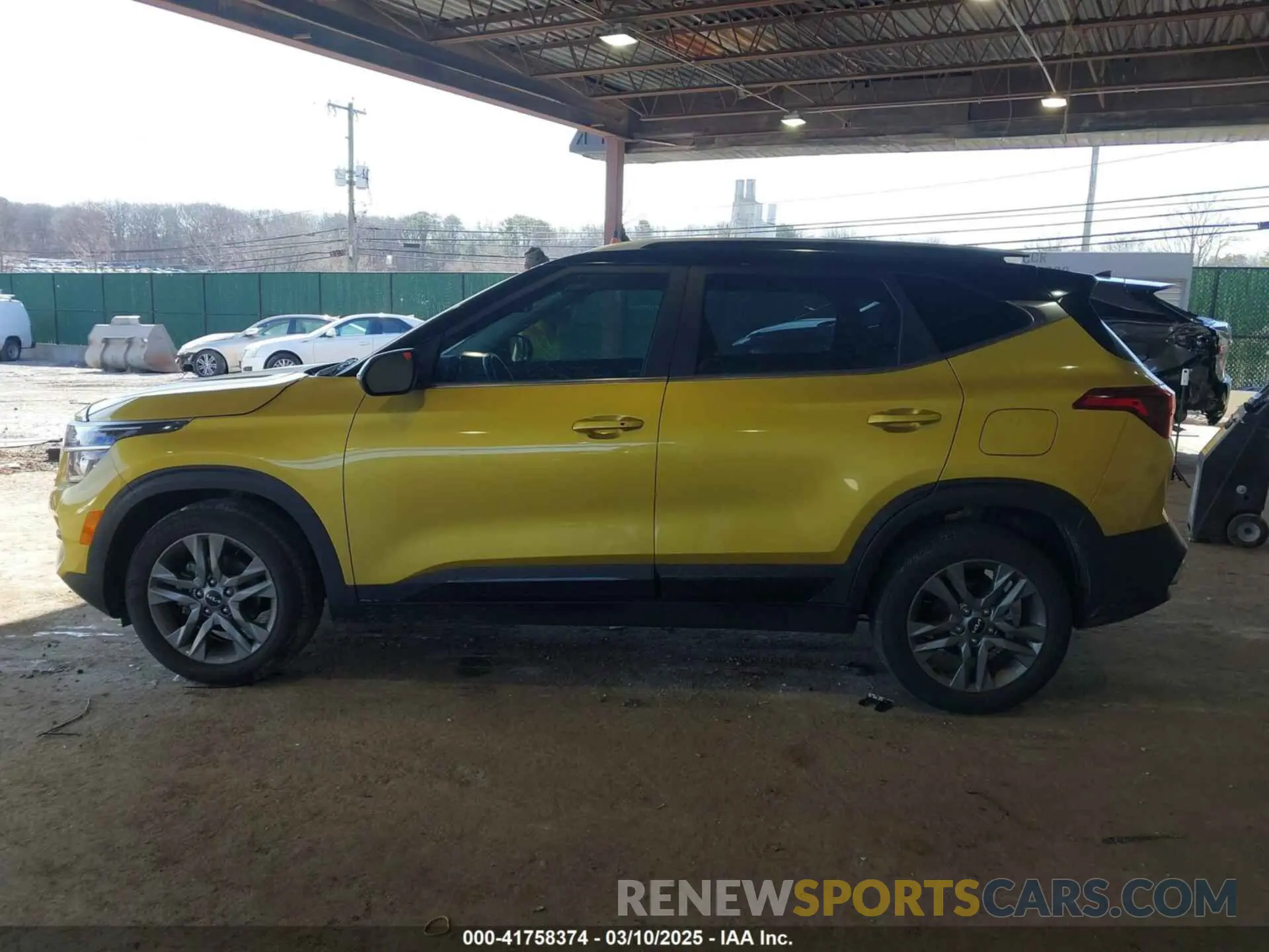 14 Photograph of a damaged car KNDEU2AA2N7235334 KIA SELTOS 2022