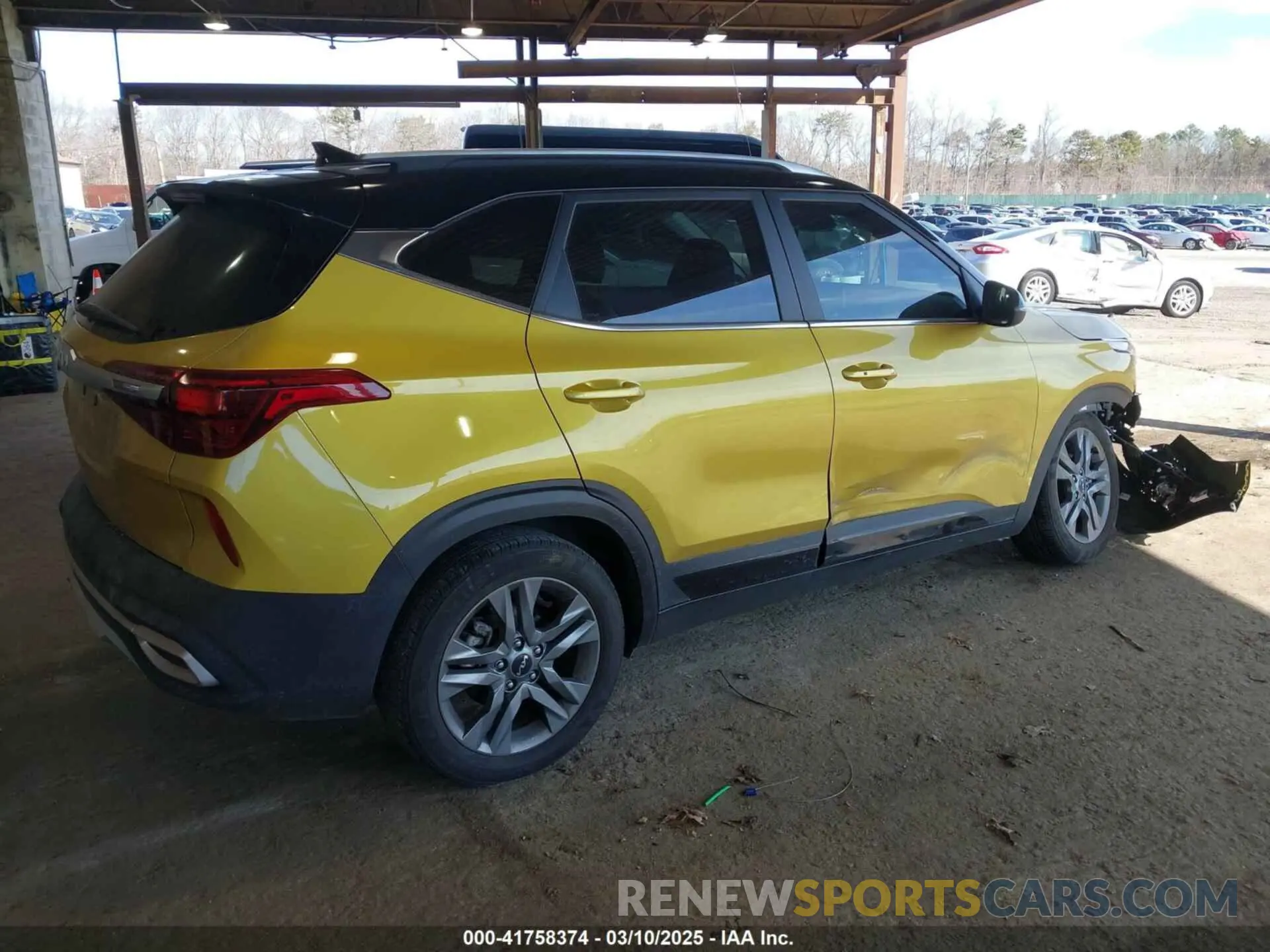 4 Photograph of a damaged car KNDEU2AA2N7235334 KIA SELTOS 2022