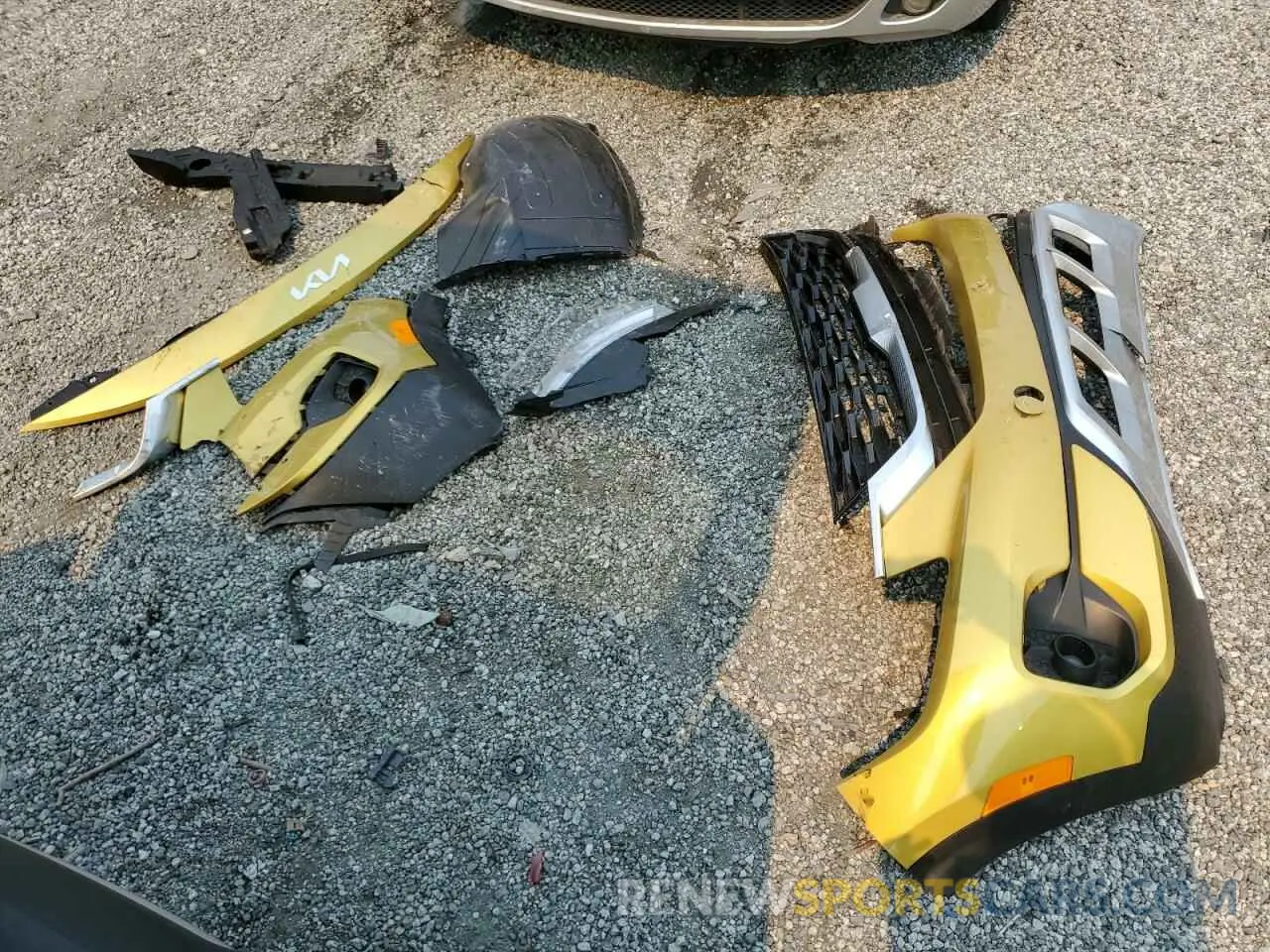 12 Photograph of a damaged car KNDEU2AA2N7328435 KIA SELTOS 2022