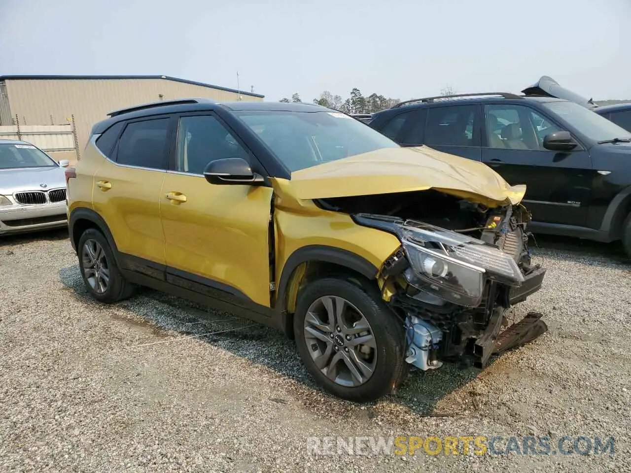 4 Photograph of a damaged car KNDEU2AA2N7328435 KIA SELTOS 2022