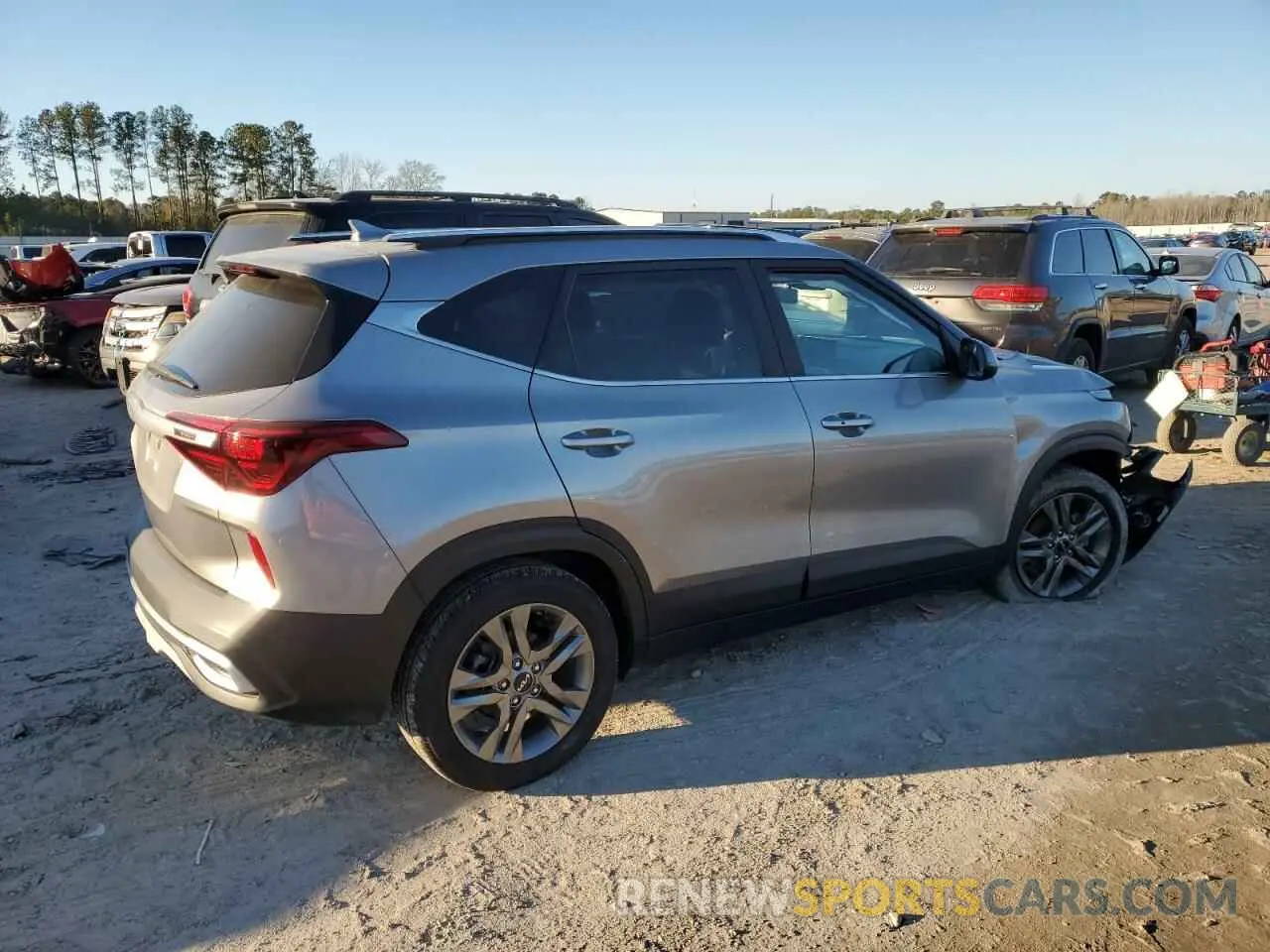 3 Photograph of a damaged car KNDEU2AA3N7320943 KIA SELTOS 2022