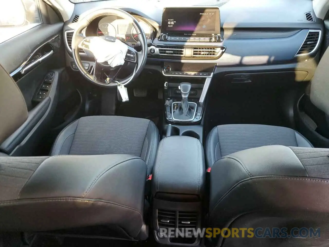 8 Photograph of a damaged car KNDEU2AA3N7320943 KIA SELTOS 2022