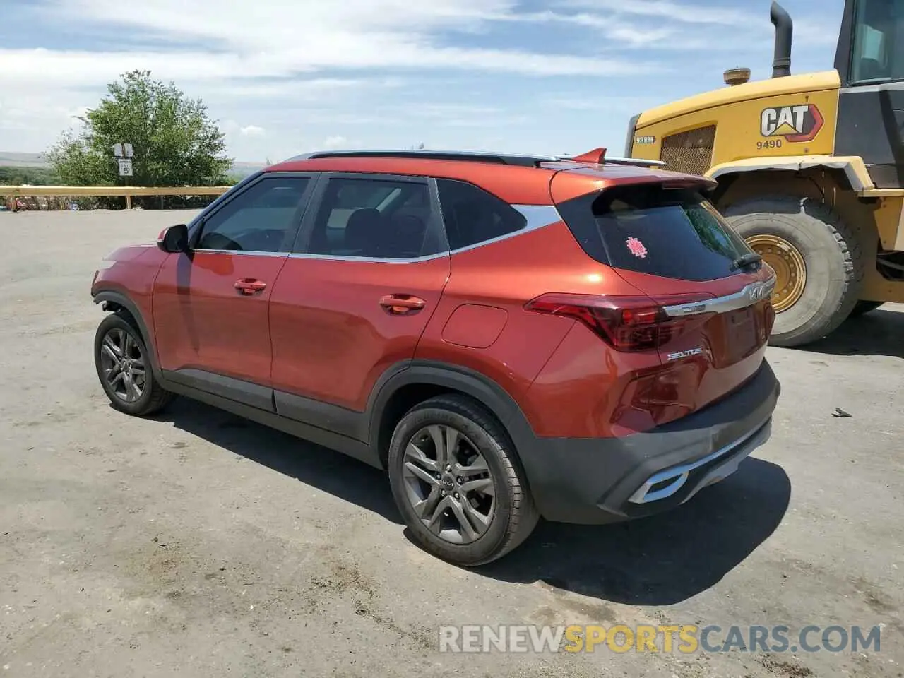 2 Photograph of a damaged car KNDEU2AA3N7330792 KIA SELTOS 2022