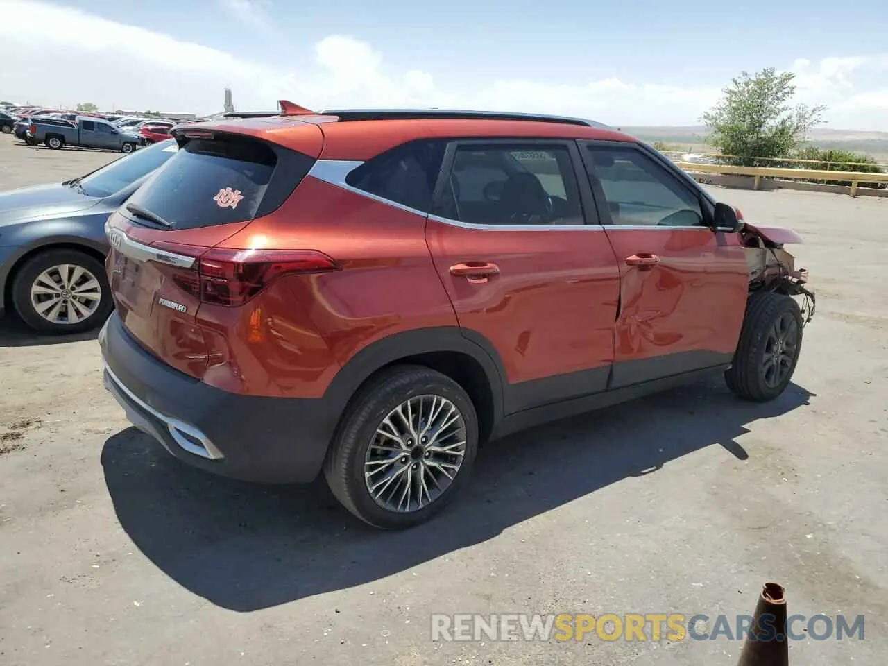 3 Photograph of a damaged car KNDEU2AA3N7330792 KIA SELTOS 2022