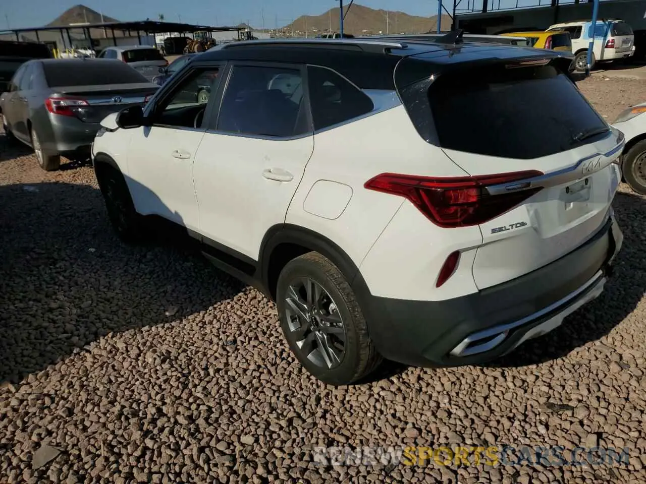 2 Photograph of a damaged car KNDEU2AA4N7305576 KIA SELTOS 2022