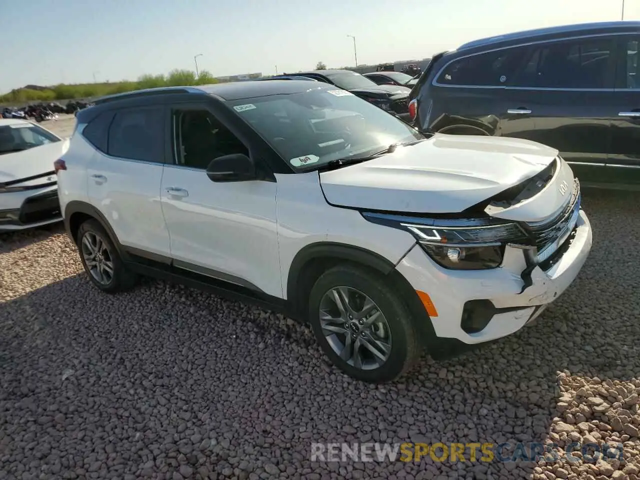 4 Photograph of a damaged car KNDEU2AA4N7305576 KIA SELTOS 2022