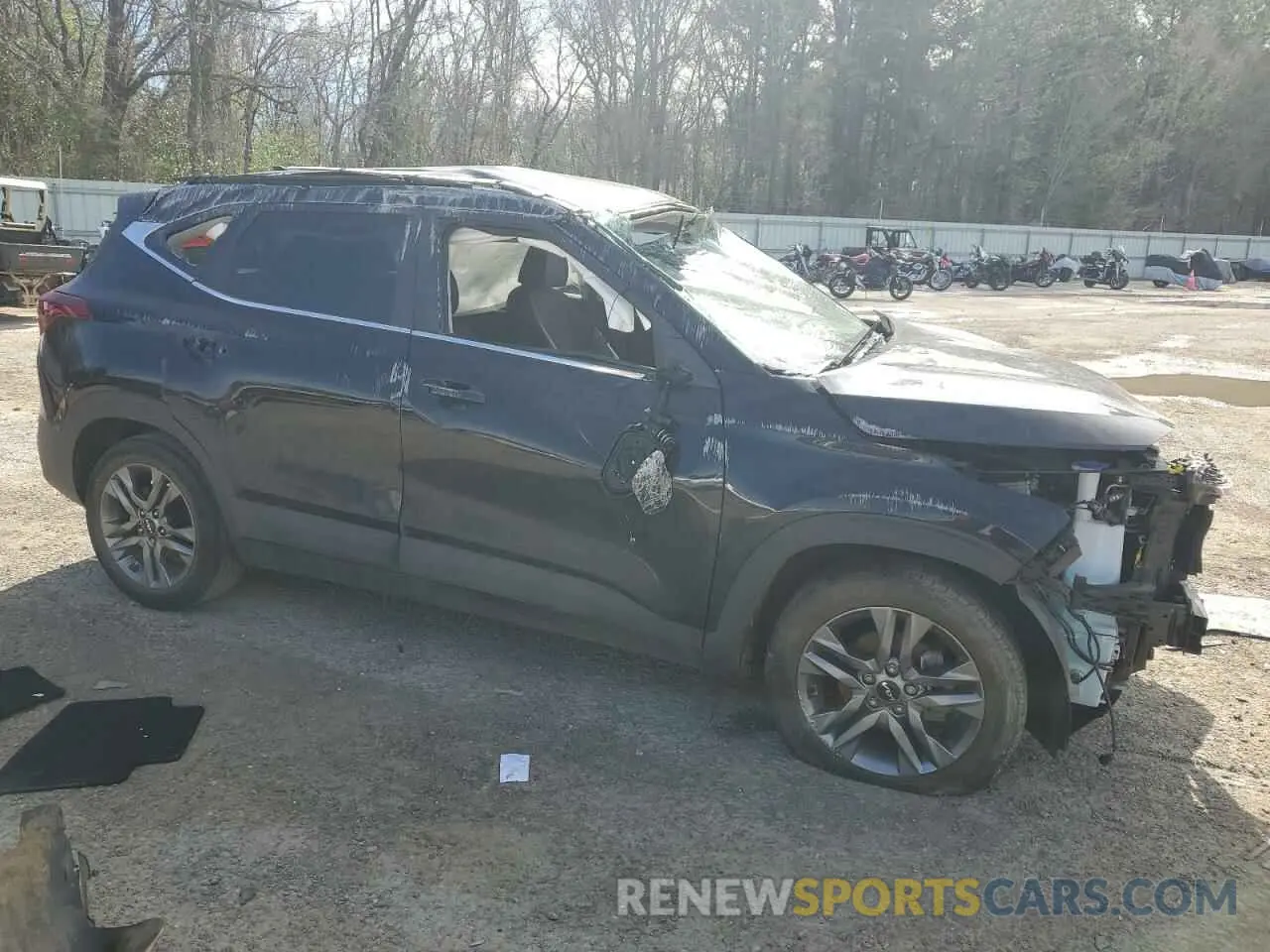 4 Photograph of a damaged car KNDEU2AA5N7313458 KIA SELTOS 2022
