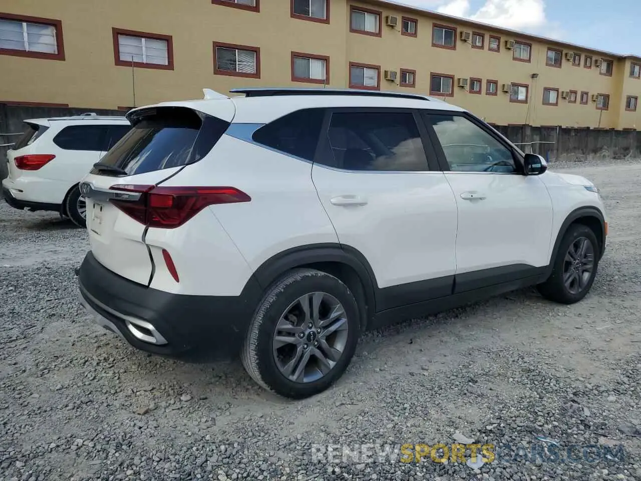 3 Photograph of a damaged car KNDEU2AA5N7316649 KIA SELTOS 2022