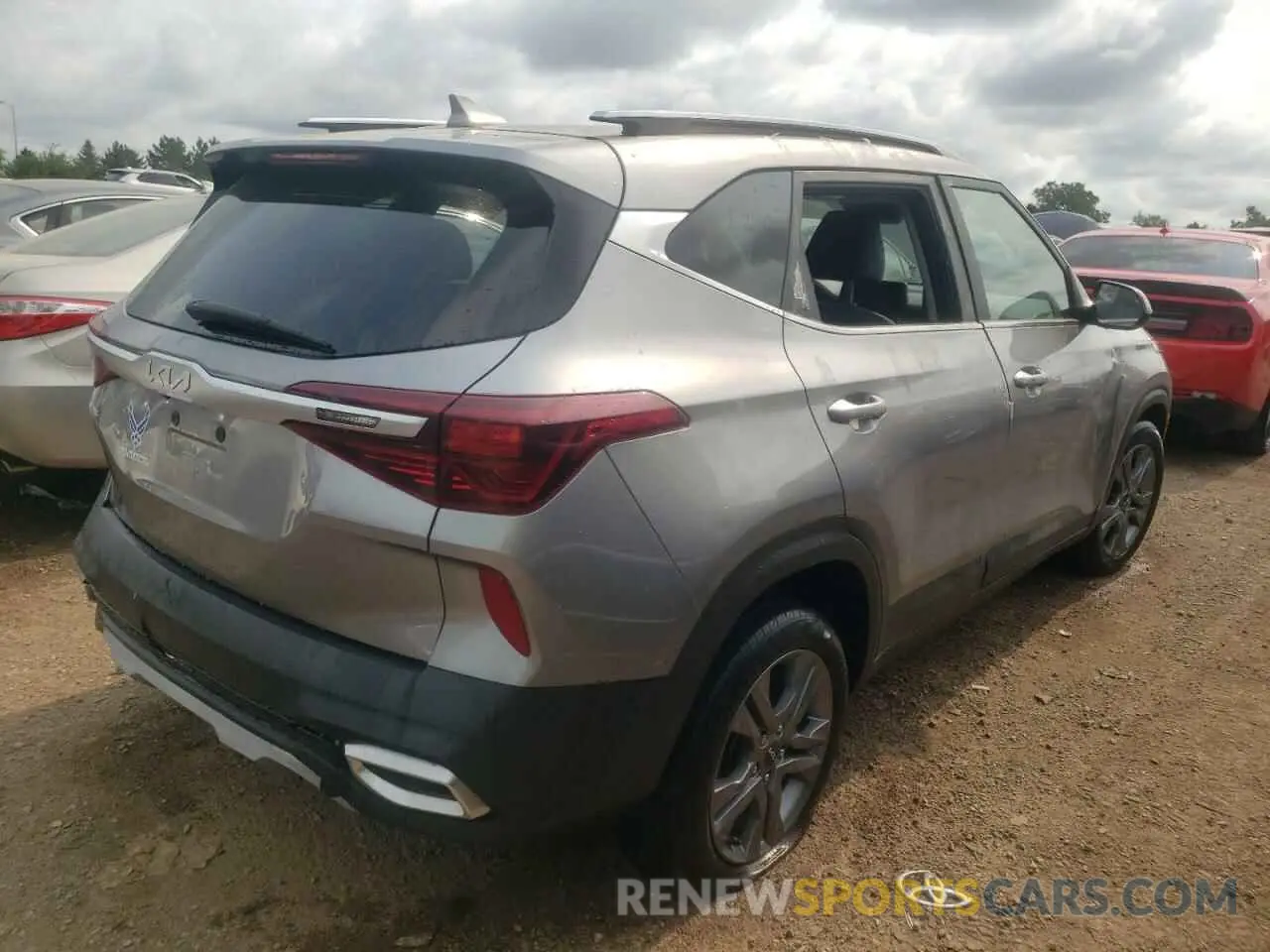 3 Photograph of a damaged car KNDEU2AA7N7299627 KIA SELTOS 2022