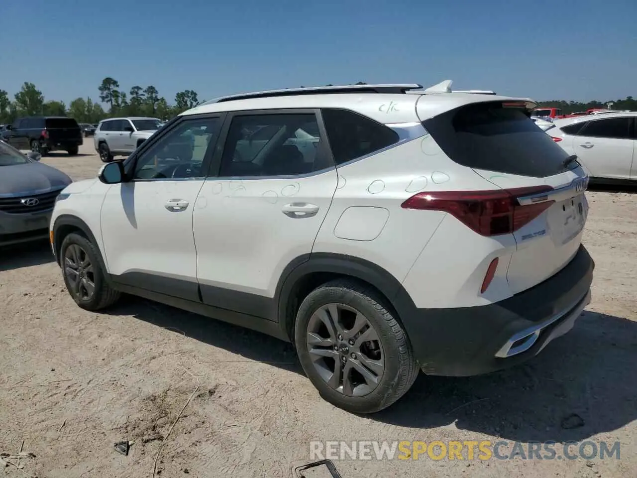 2 Photograph of a damaged car KNDEU2AA7N7330374 KIA SELTOS 2022
