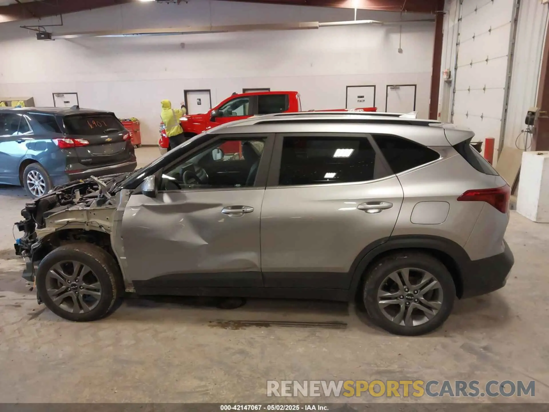 14 Photograph of a damaged car KNDEU2AA8N7263350 KIA SELTOS 2022