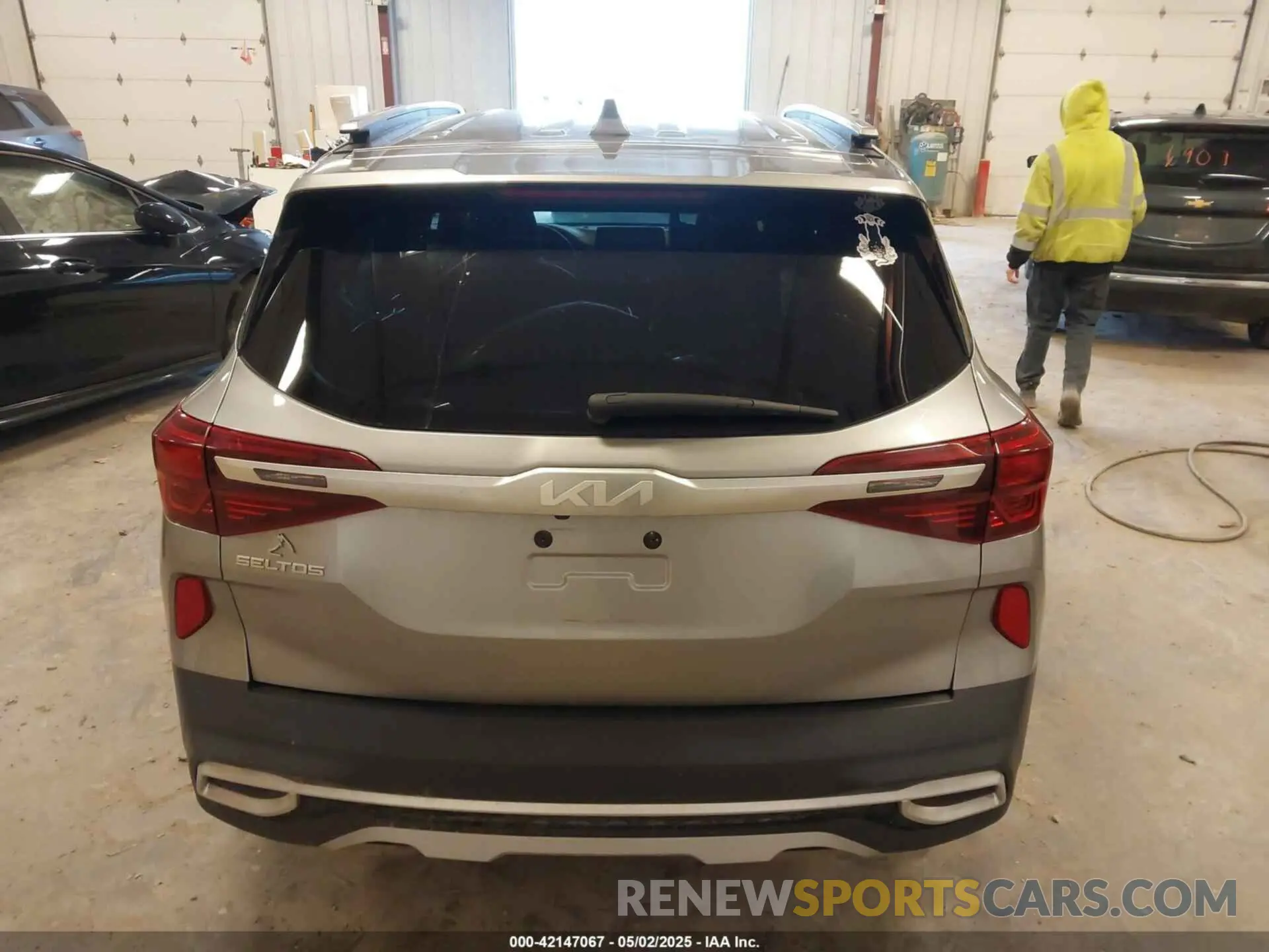 16 Photograph of a damaged car KNDEU2AA8N7263350 KIA SELTOS 2022