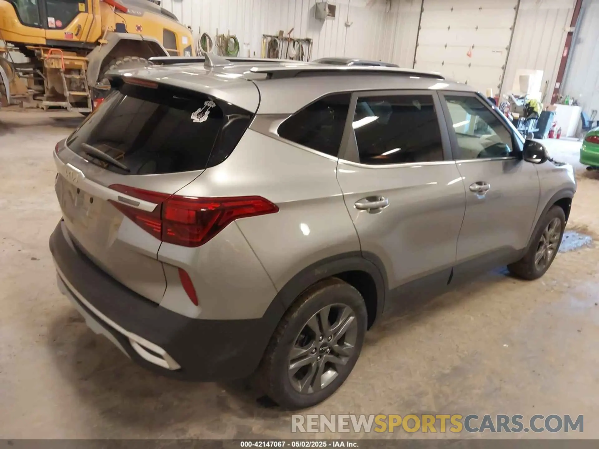 4 Photograph of a damaged car KNDEU2AA8N7263350 KIA SELTOS 2022