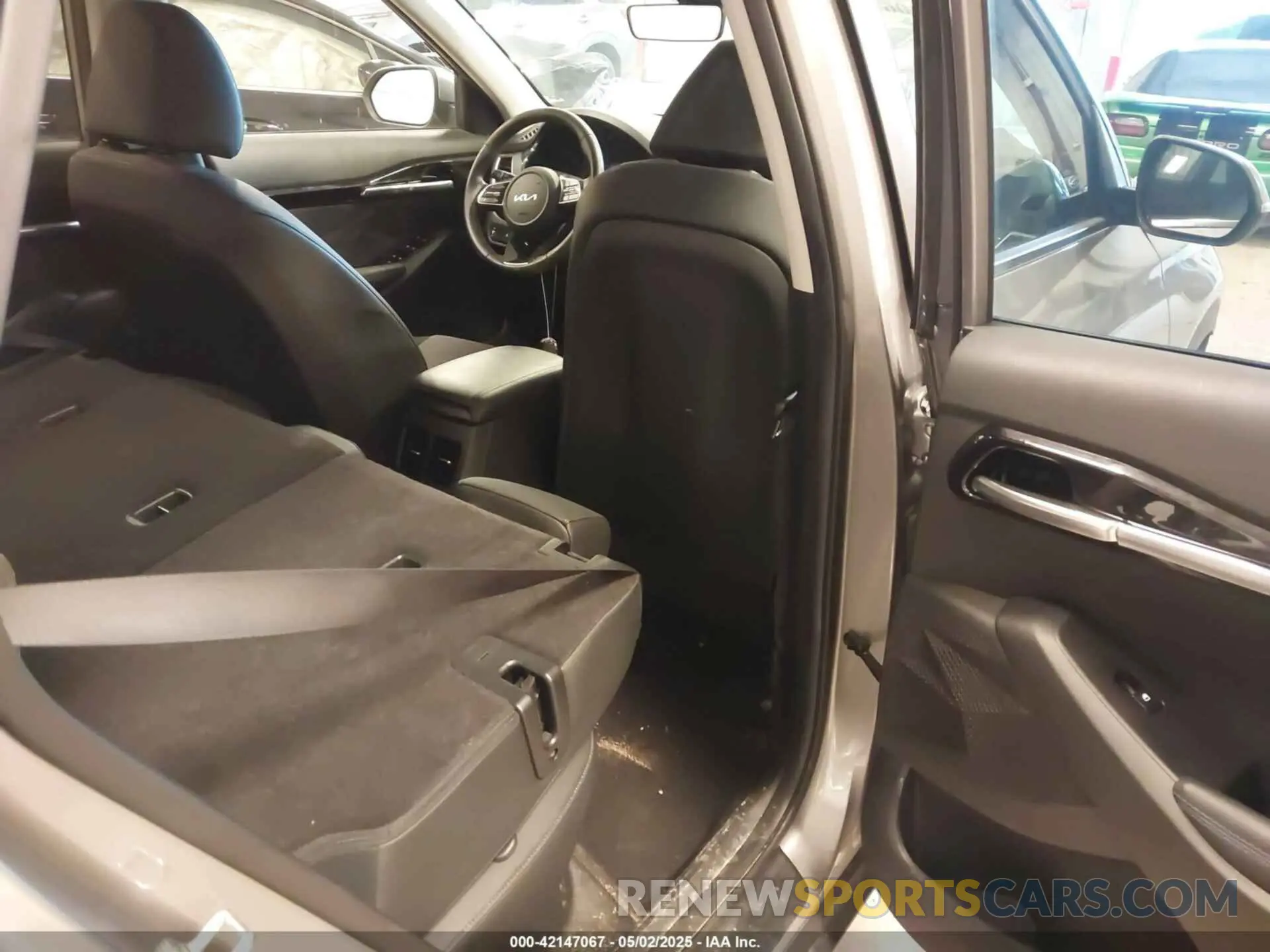 8 Photograph of a damaged car KNDEU2AA8N7263350 KIA SELTOS 2022