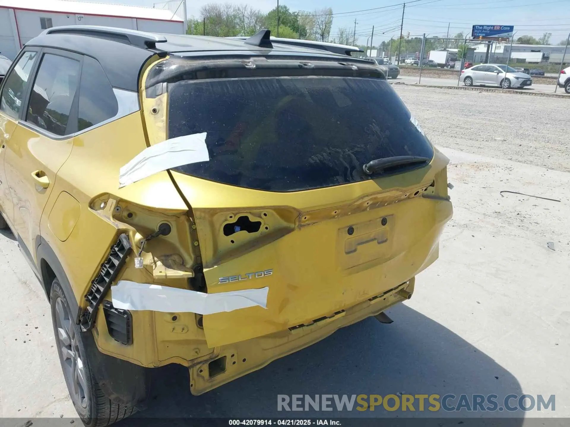 17 Photograph of a damaged car KNDEU2AA9N7246153 KIA SELTOS 2022