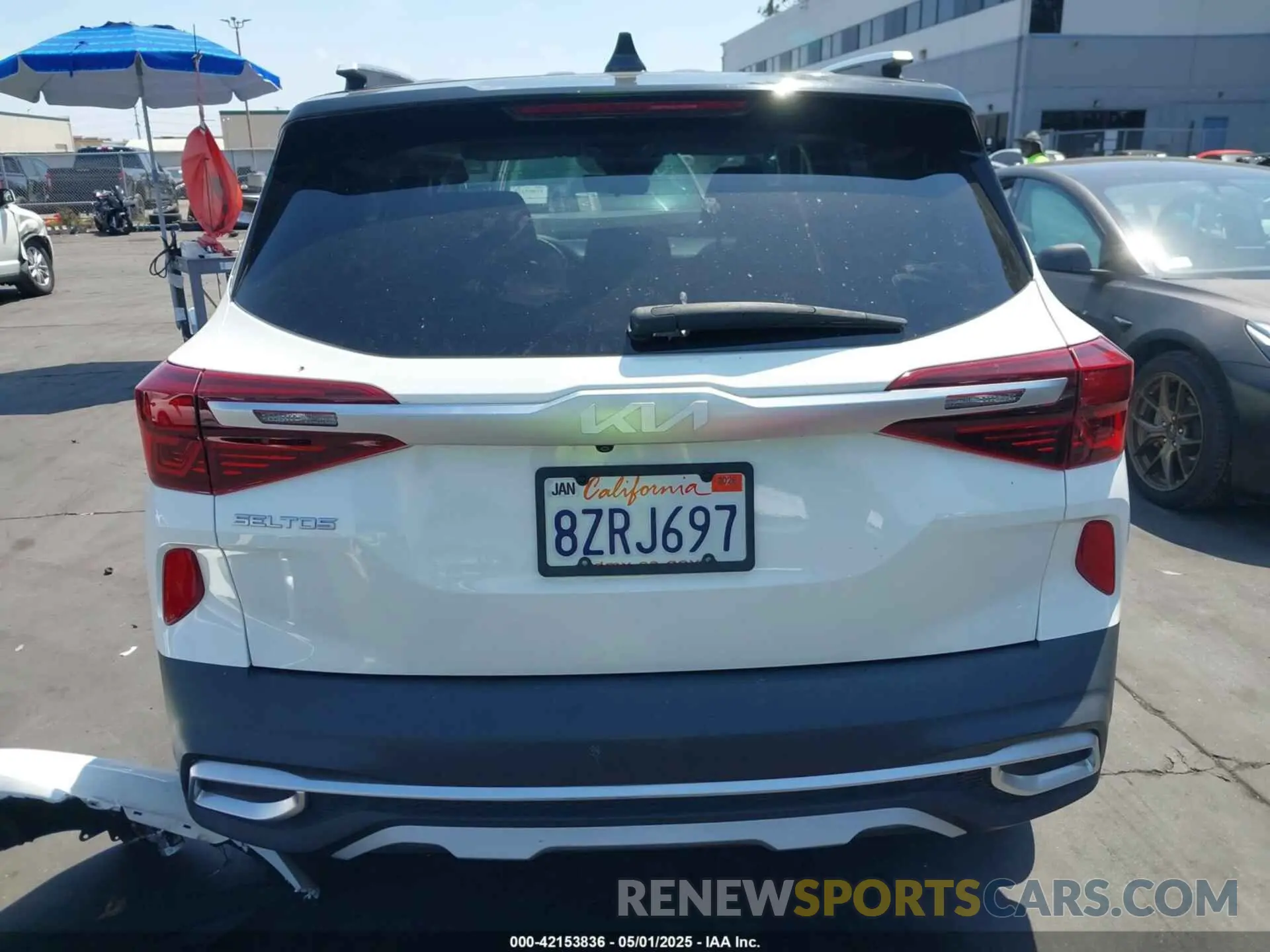 17 Photograph of a damaged car KNDEU2AA9N7293070 KIA SELTOS 2022