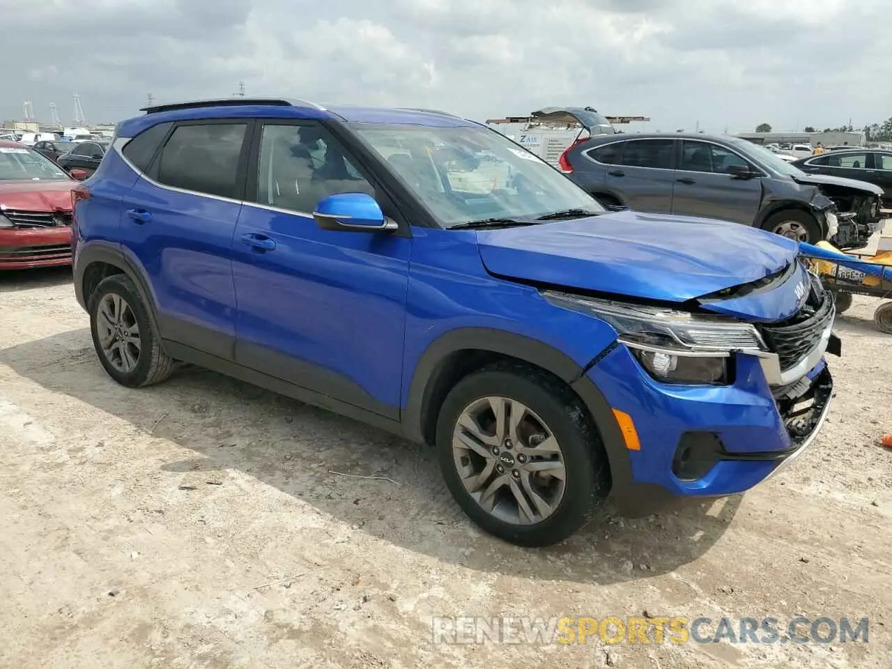 4 Photograph of a damaged car KNDEU2AAXN7339974 KIA SELTOS 2022