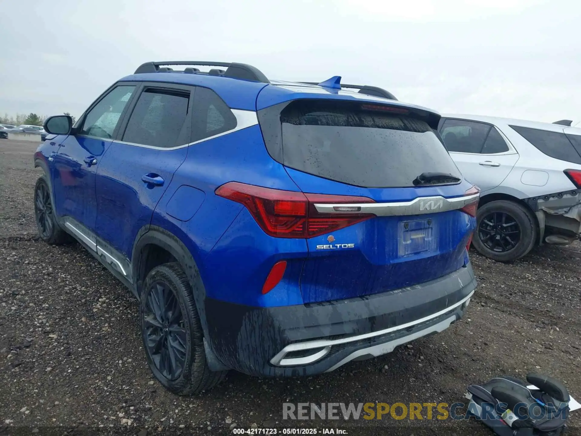 3 Photograph of a damaged car KNDEUCA22N7245165 KIA SELTOS 2022