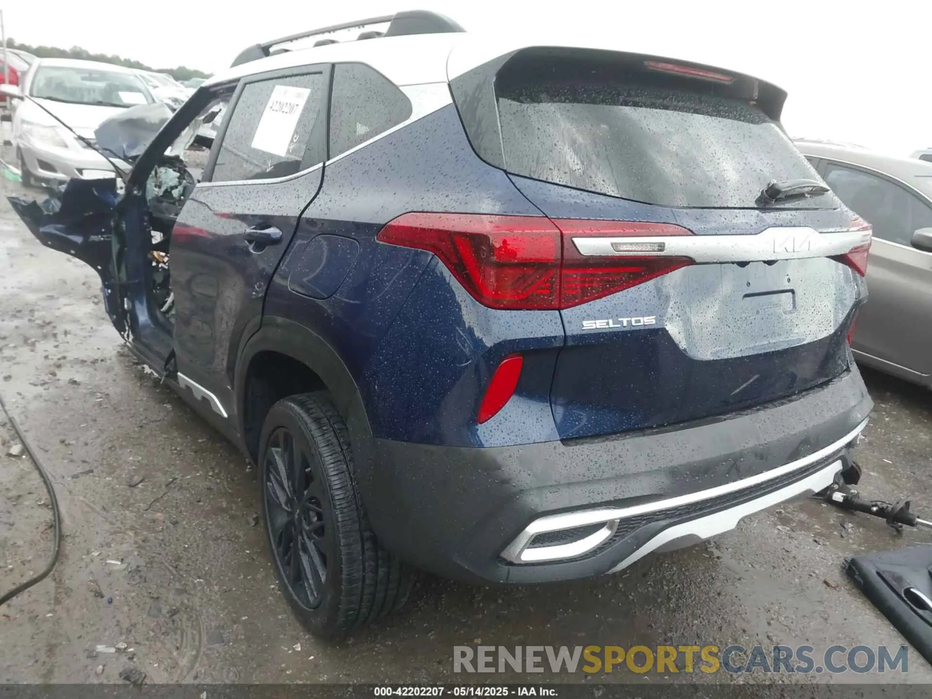 3 Photograph of a damaged car KNDEUCA24N7241036 KIA SELTOS 2022