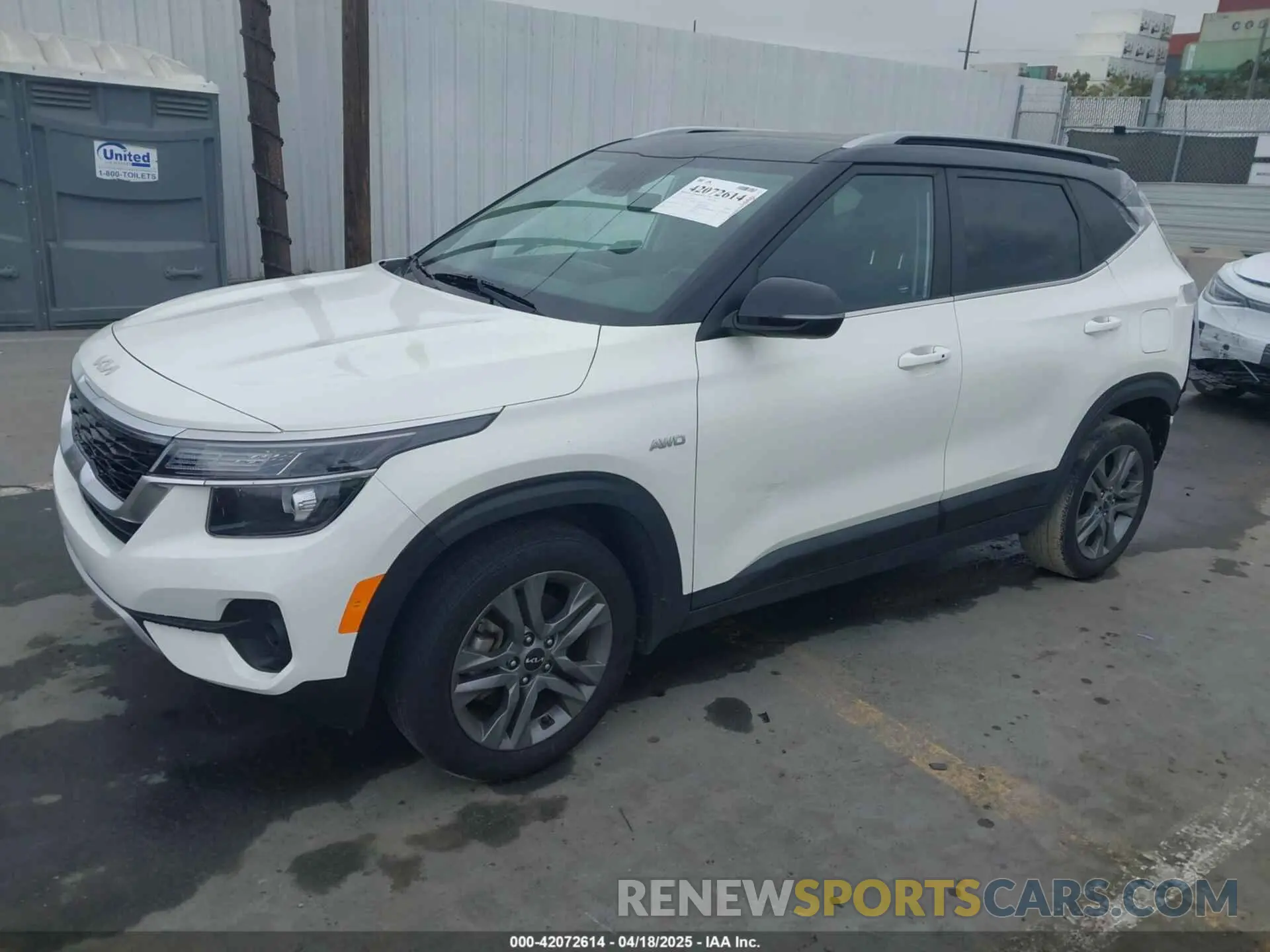 2 Photograph of a damaged car KNDEUCAA0N7245608 KIA SELTOS 2022