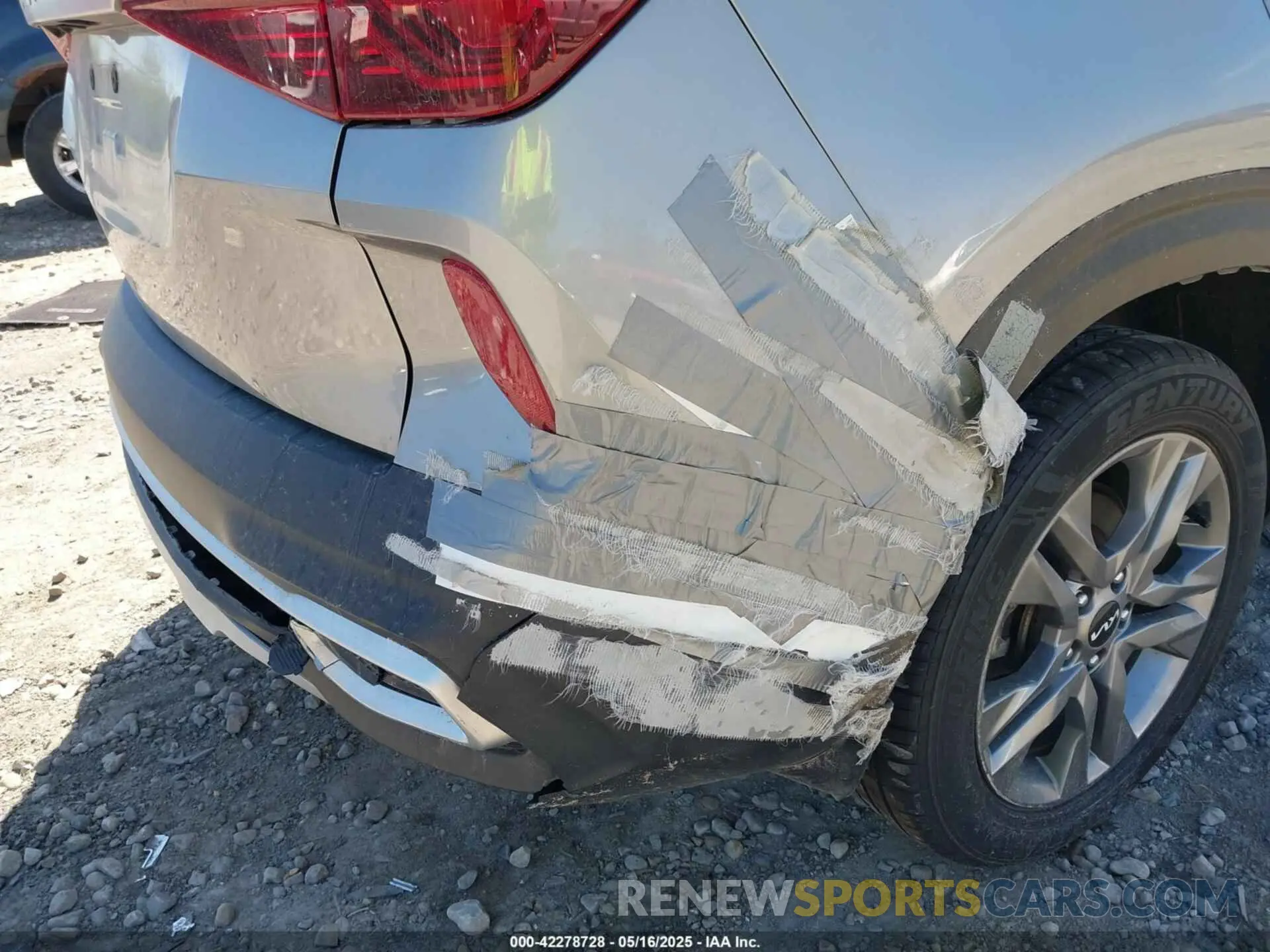 12 Photograph of a damaged car KNDEUCAA0N7260237 KIA SELTOS 2022