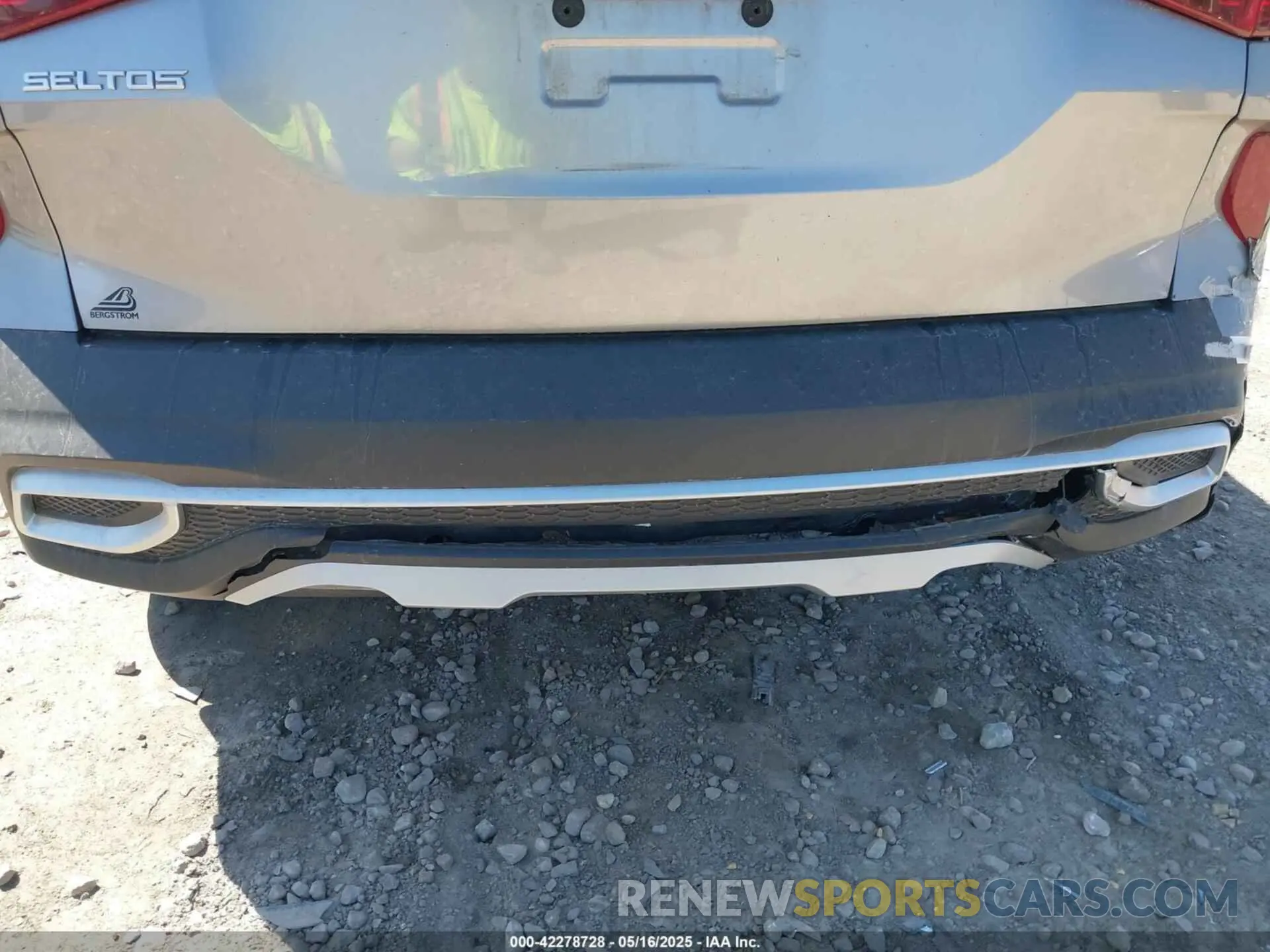 13 Photograph of a damaged car KNDEUCAA0N7260237 KIA SELTOS 2022