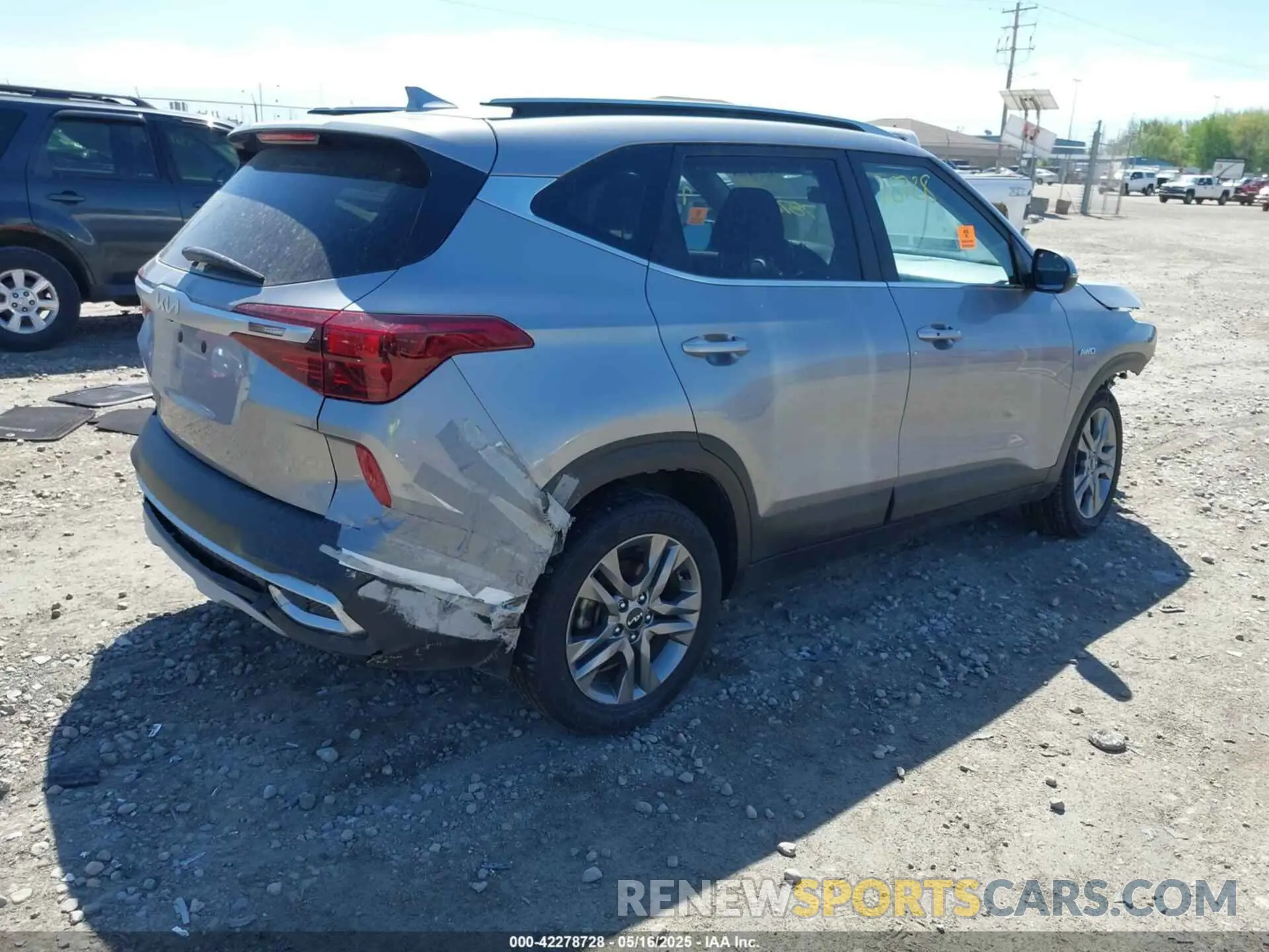 4 Photograph of a damaged car KNDEUCAA0N7260237 KIA SELTOS 2022