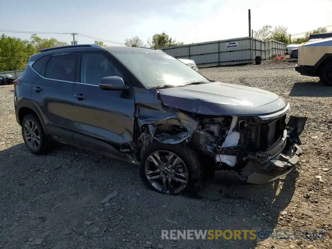 4 Photograph of a damaged car KNDEUCAA1N7304259 KIA SELTOS 2022