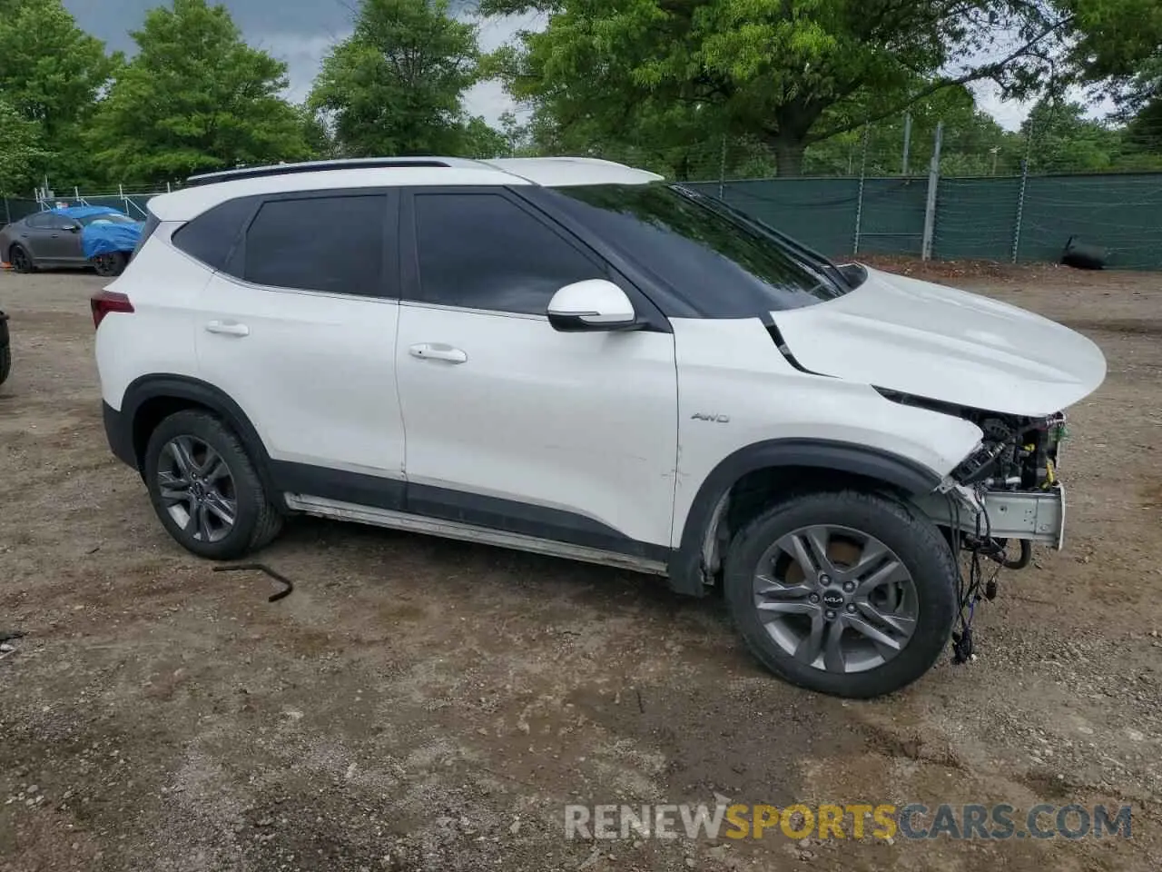 4 Photograph of a damaged car KNDEUCAA8N7261717 KIA SELTOS 2022