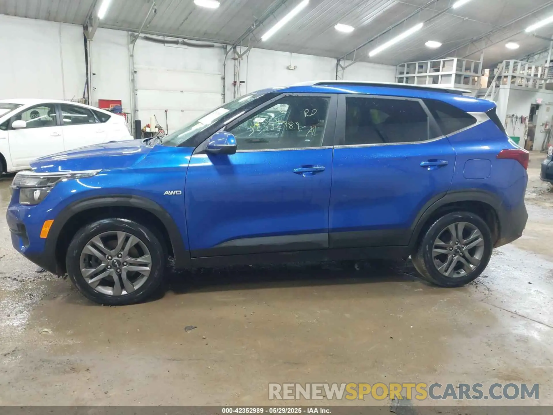 14 Photograph of a damaged car KNDEUCAA9N7269776 KIA SELTOS 2022