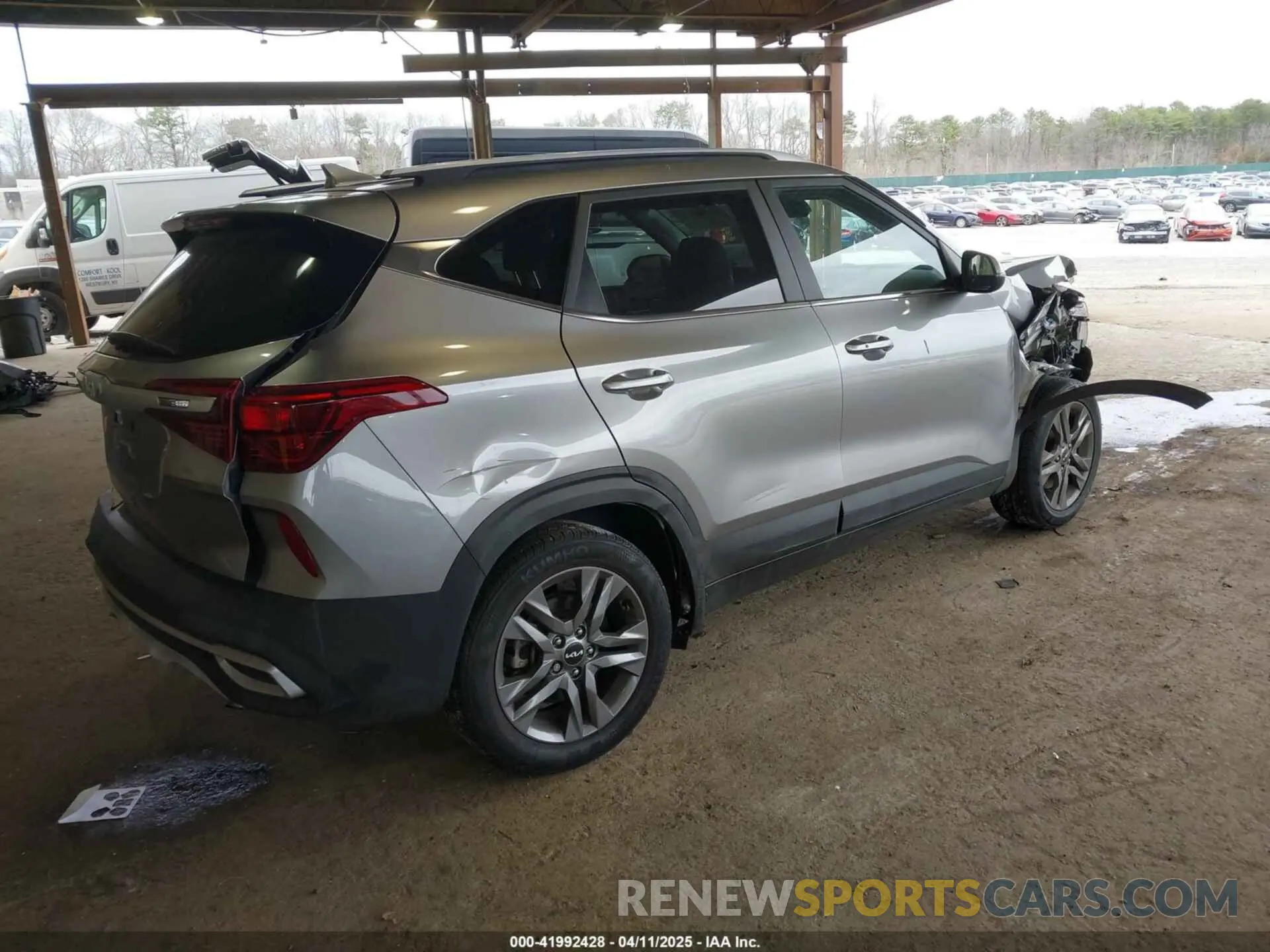 4 Photograph of a damaged car KNDEUCAA9N7307684 KIA SELTOS 2022