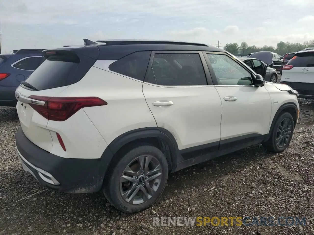 3 Photograph of a damaged car KNDEUCAAXN7296906 KIA SELTOS 2022