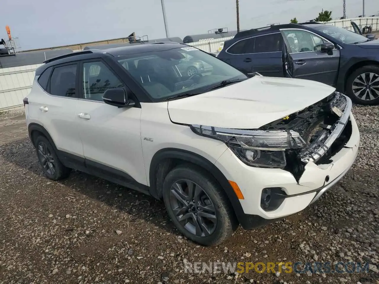 4 Photograph of a damaged car KNDEUCAAXN7296906 KIA SELTOS 2022