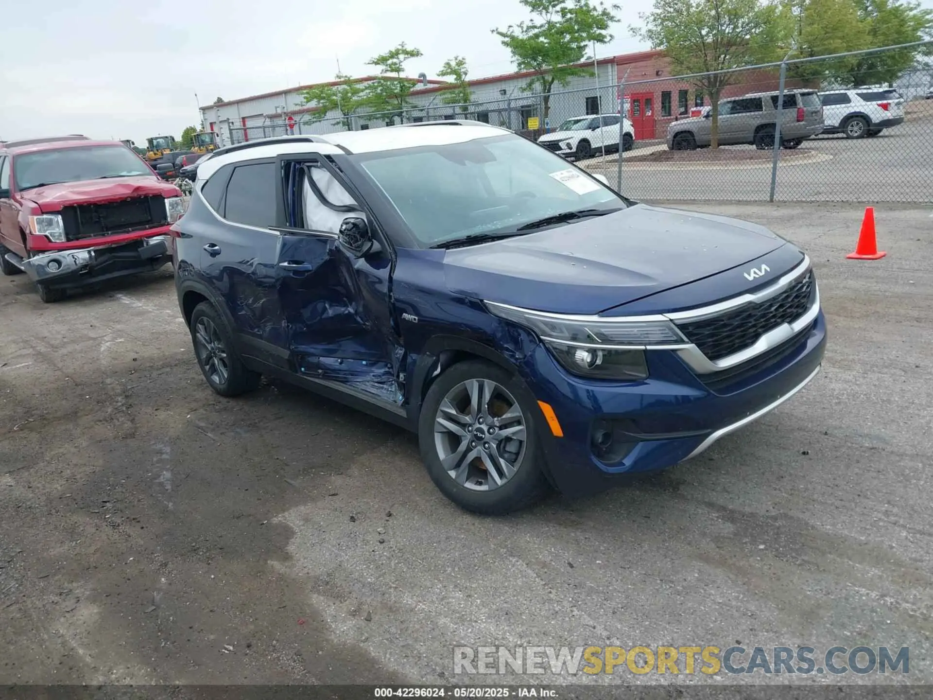1 Photograph of a damaged car KNDEUCAAXN7305927 KIA SELTOS 2022