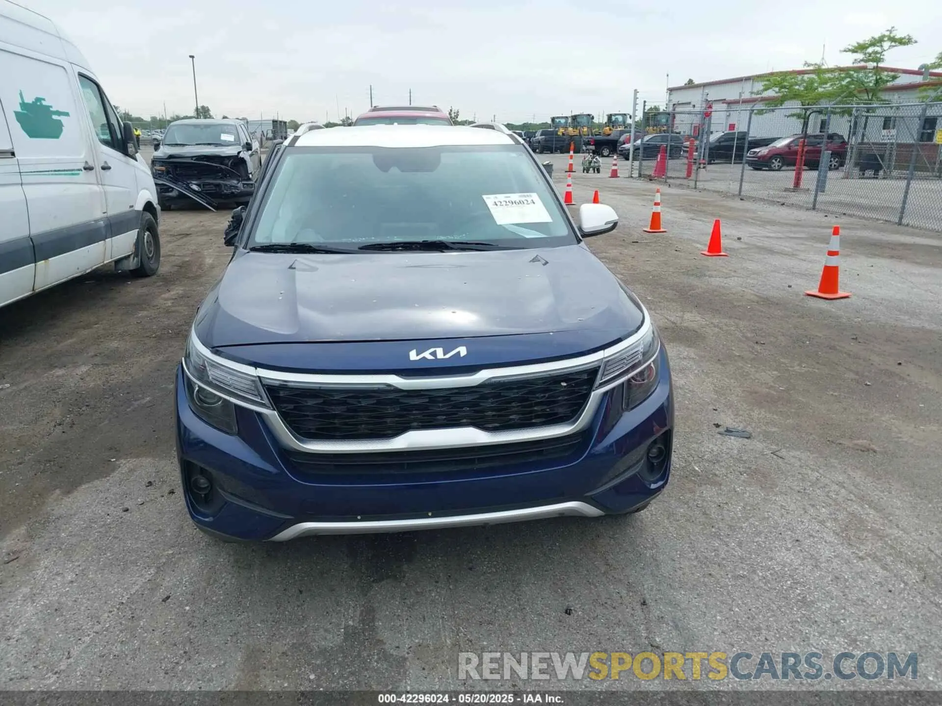 12 Photograph of a damaged car KNDEUCAAXN7305927 KIA SELTOS 2022
