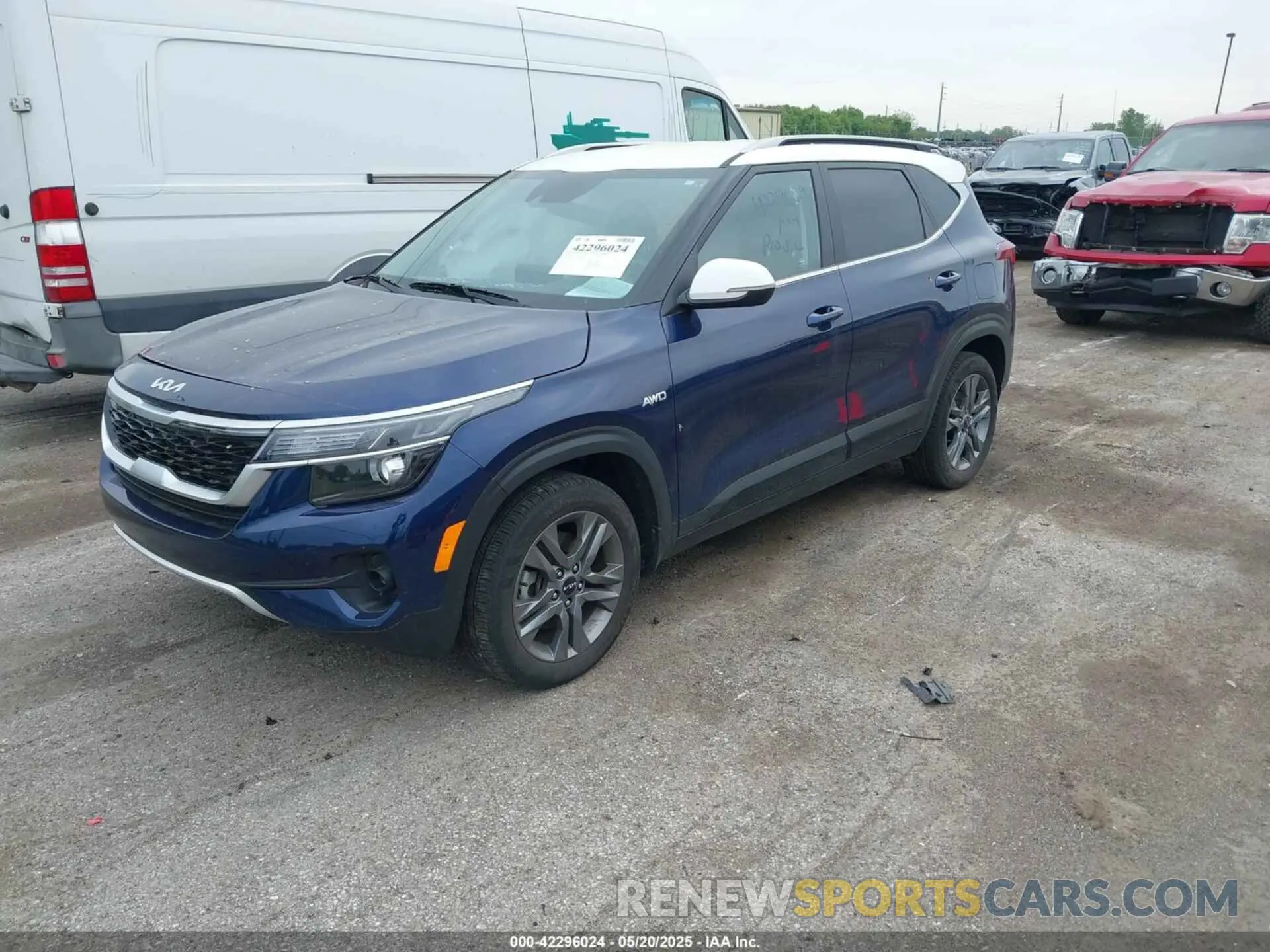 2 Photograph of a damaged car KNDEUCAAXN7305927 KIA SELTOS 2022