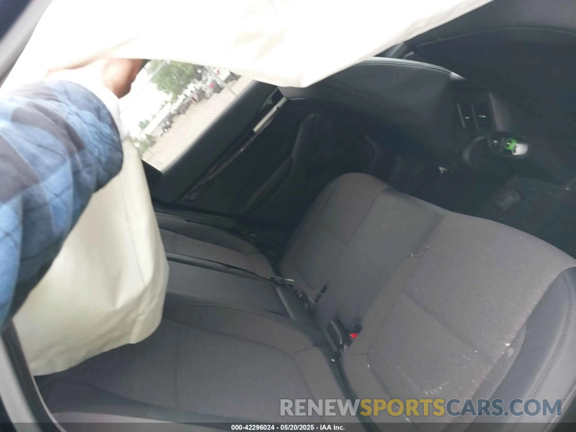 8 Photograph of a damaged car KNDEUCAAXN7305927 KIA SELTOS 2022
