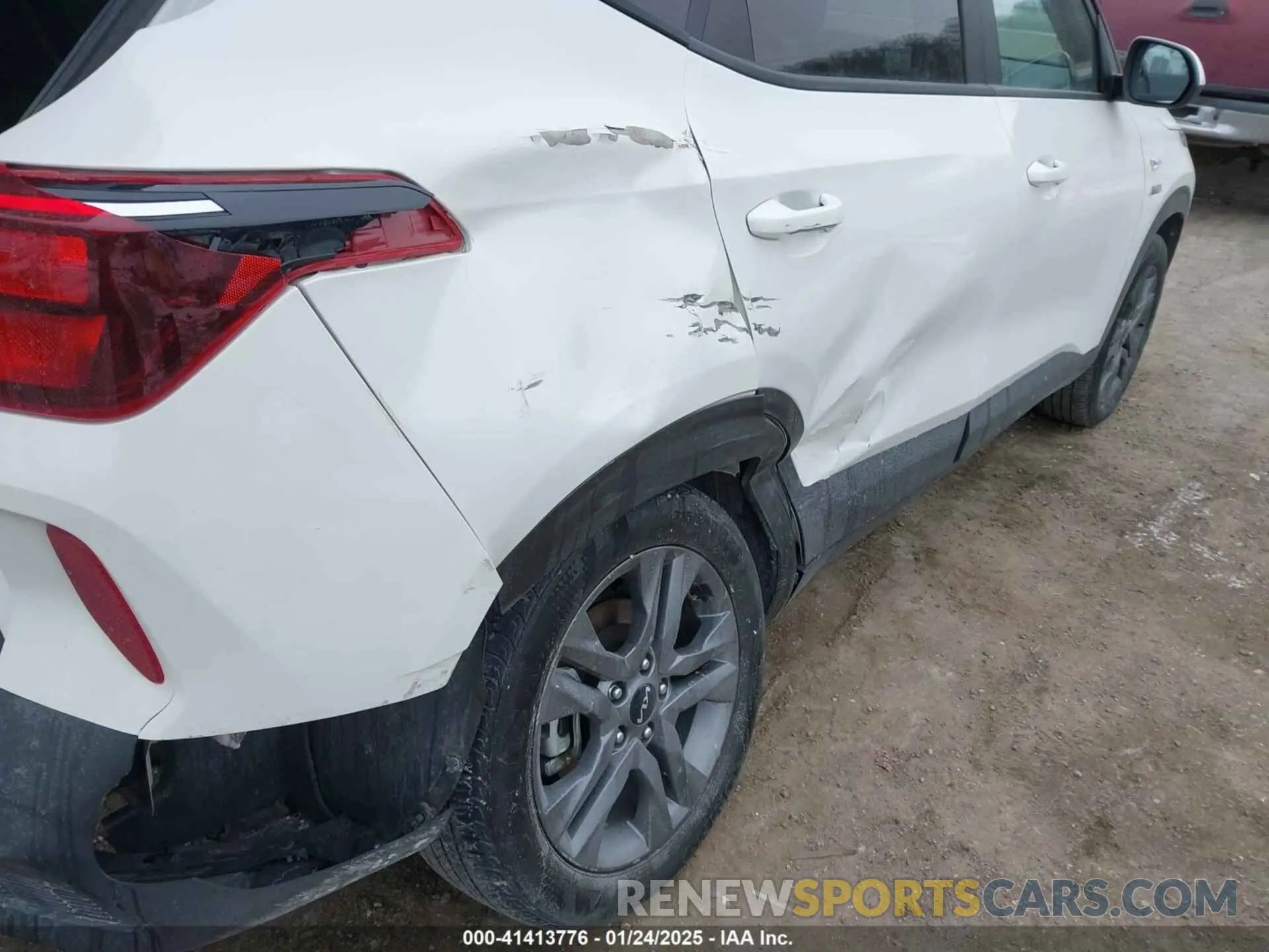 6 Photograph of a damaged car KNDEPCAA0P7449402 KIA SELTOS 2023