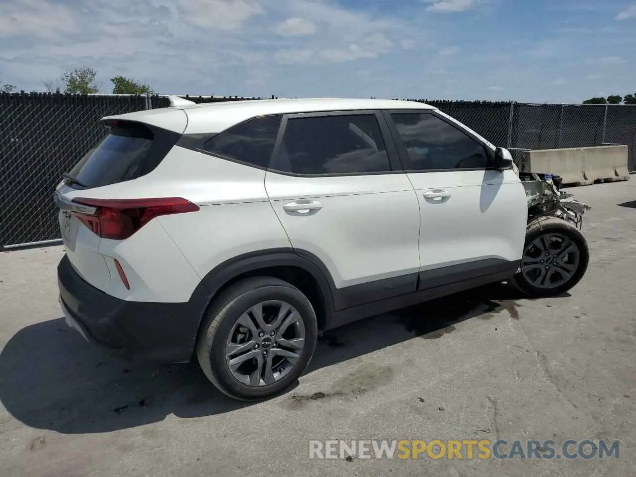 3 Photograph of a damaged car KNDEPCAA4P7377197 KIA SELTOS 2023