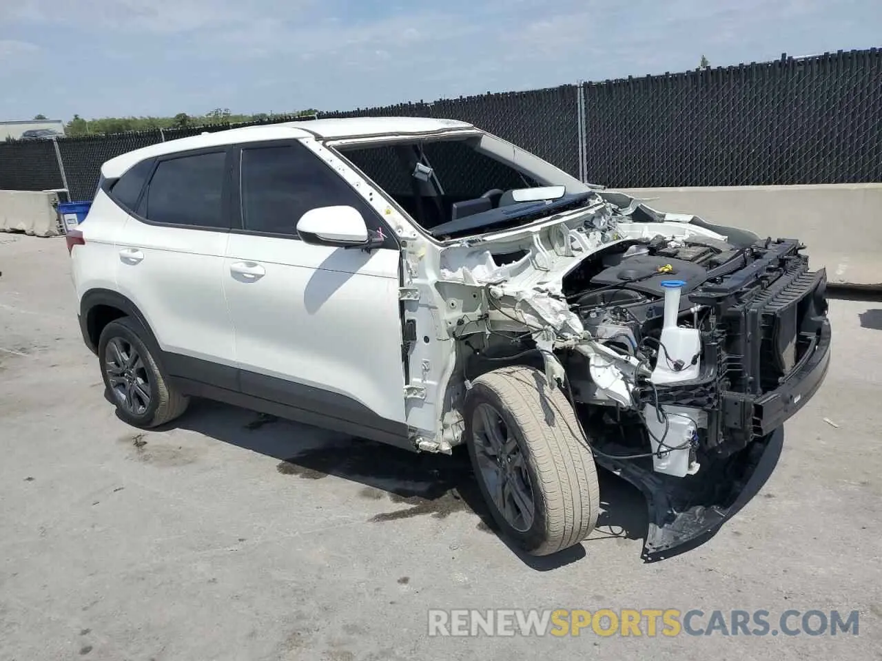 4 Photograph of a damaged car KNDEPCAA4P7377197 KIA SELTOS 2023