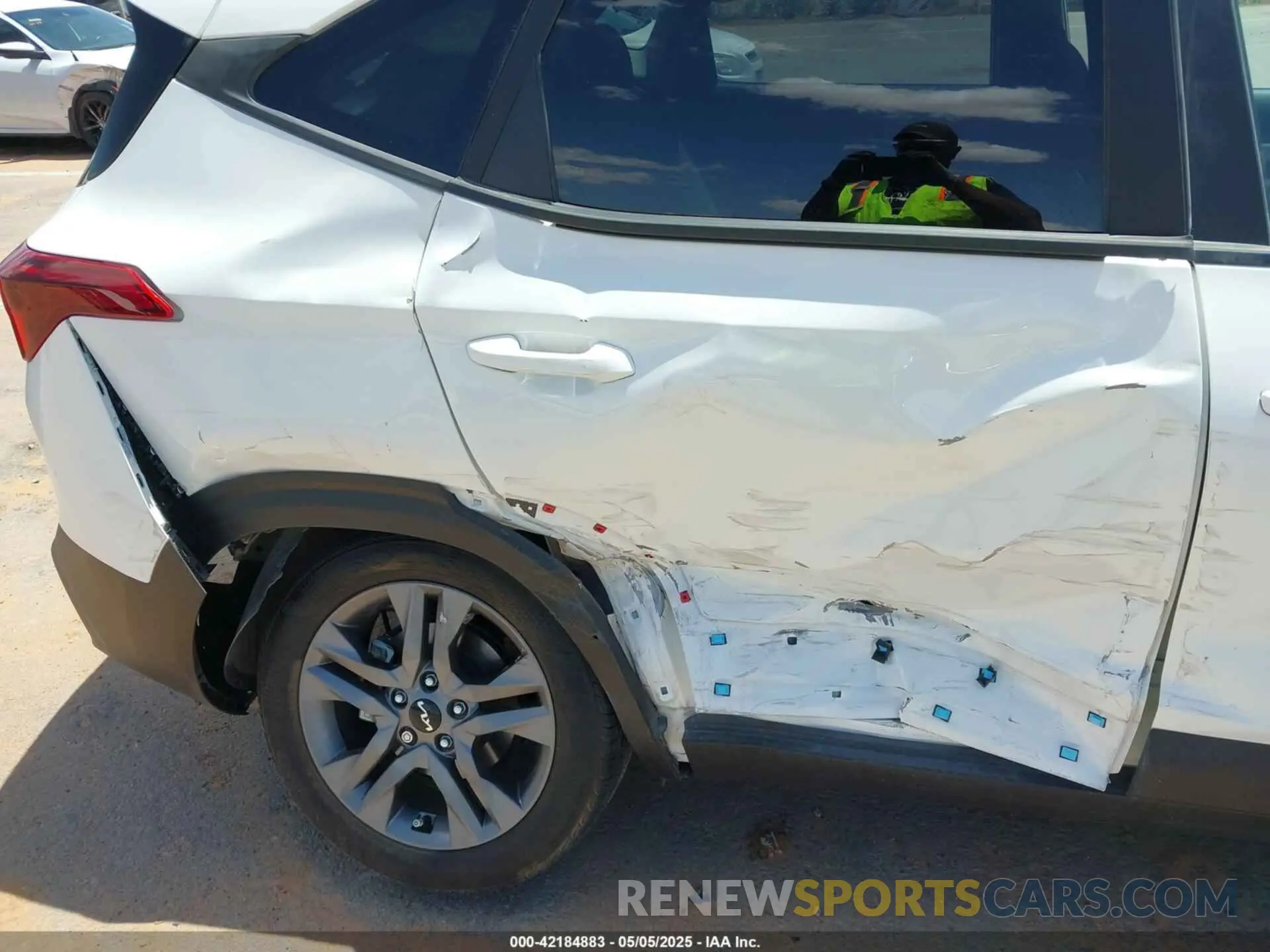 6 Photograph of a damaged car KNDEPCAA7P7367893 KIA SELTOS 2023
