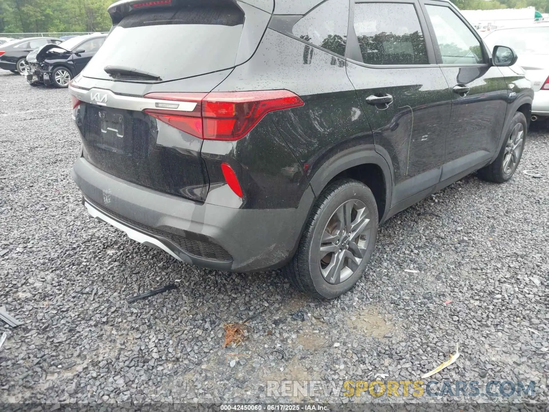 4 Photograph of a damaged car KNDEPCAAXP7414852 KIA SELTOS 2023