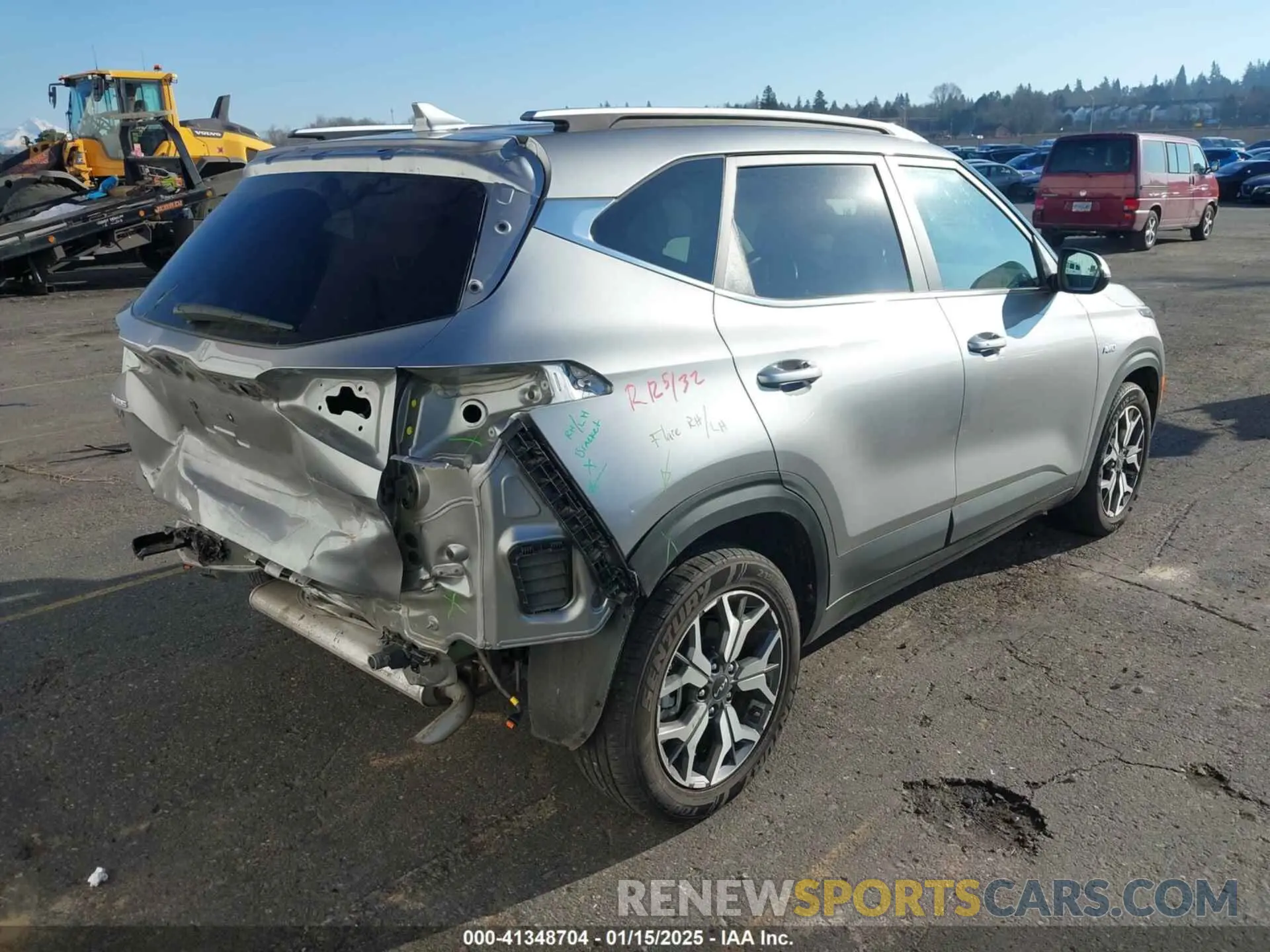 4 Photograph of a damaged car KNDERCAA0P7357815 KIA SELTOS 2023