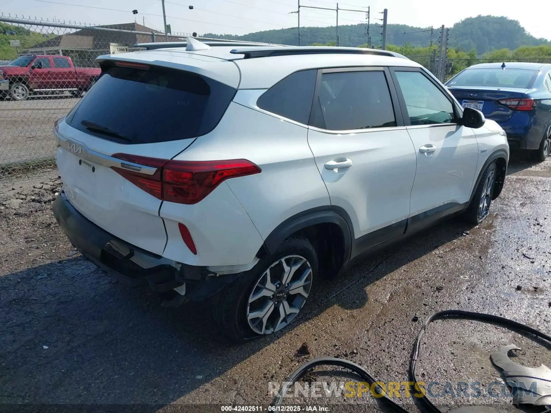 4 Photograph of a damaged car KNDERCAA0P7358205 KIA SELTOS 2023