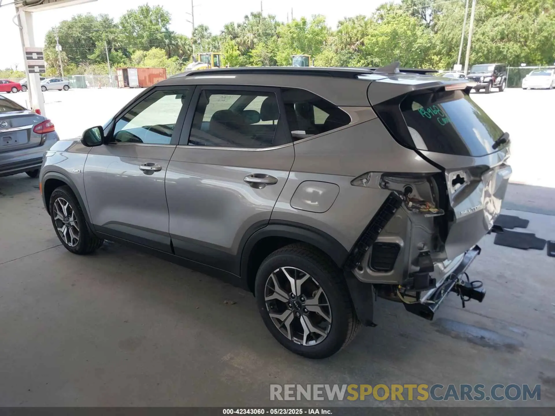3 Photograph of a damaged car KNDERCAA8P7358467 KIA SELTOS 2023
