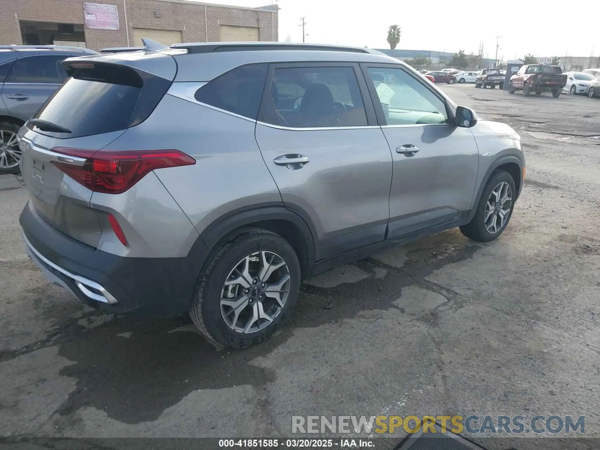 4 Photograph of a damaged car KNDERCAA9P7396919 KIA SELTOS 2023