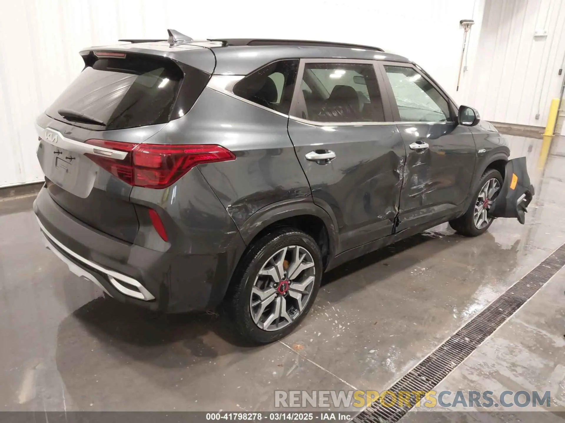 4 Photograph of a damaged car KNDETCA20P7354908 KIA SELTOS 2023