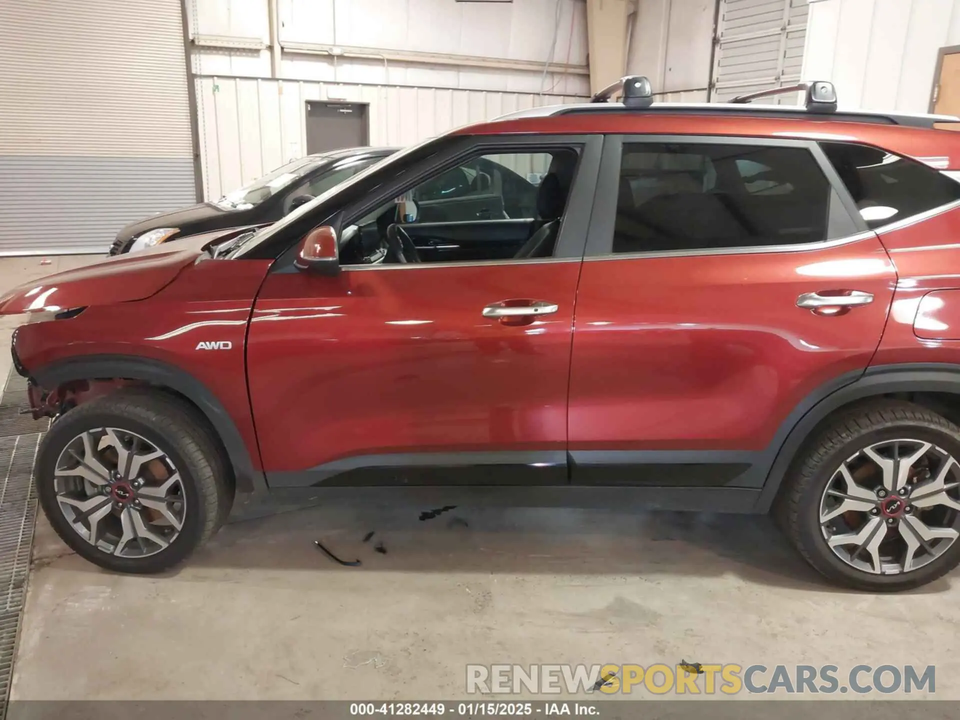 15 Photograph of a damaged car KNDETCA20P7356500 KIA SELTOS 2023